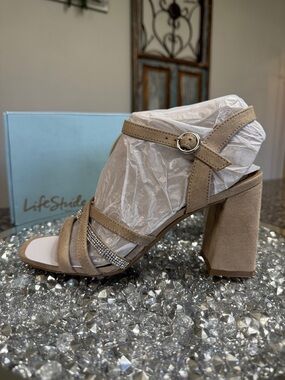 Life Stride belle Dover Taupe micro Suede Block Heel Sandal Rhinestone Strap NEW